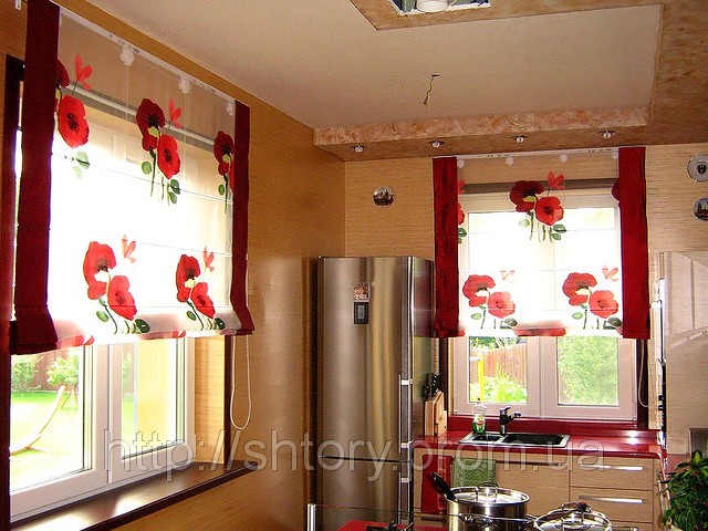 Шторы для кухни должны соответствовать дизайну, в котором оформлена